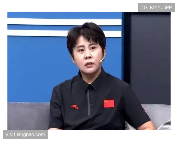 王濛训练完顺手买个包，教练在后面追着喊别刷爆卡